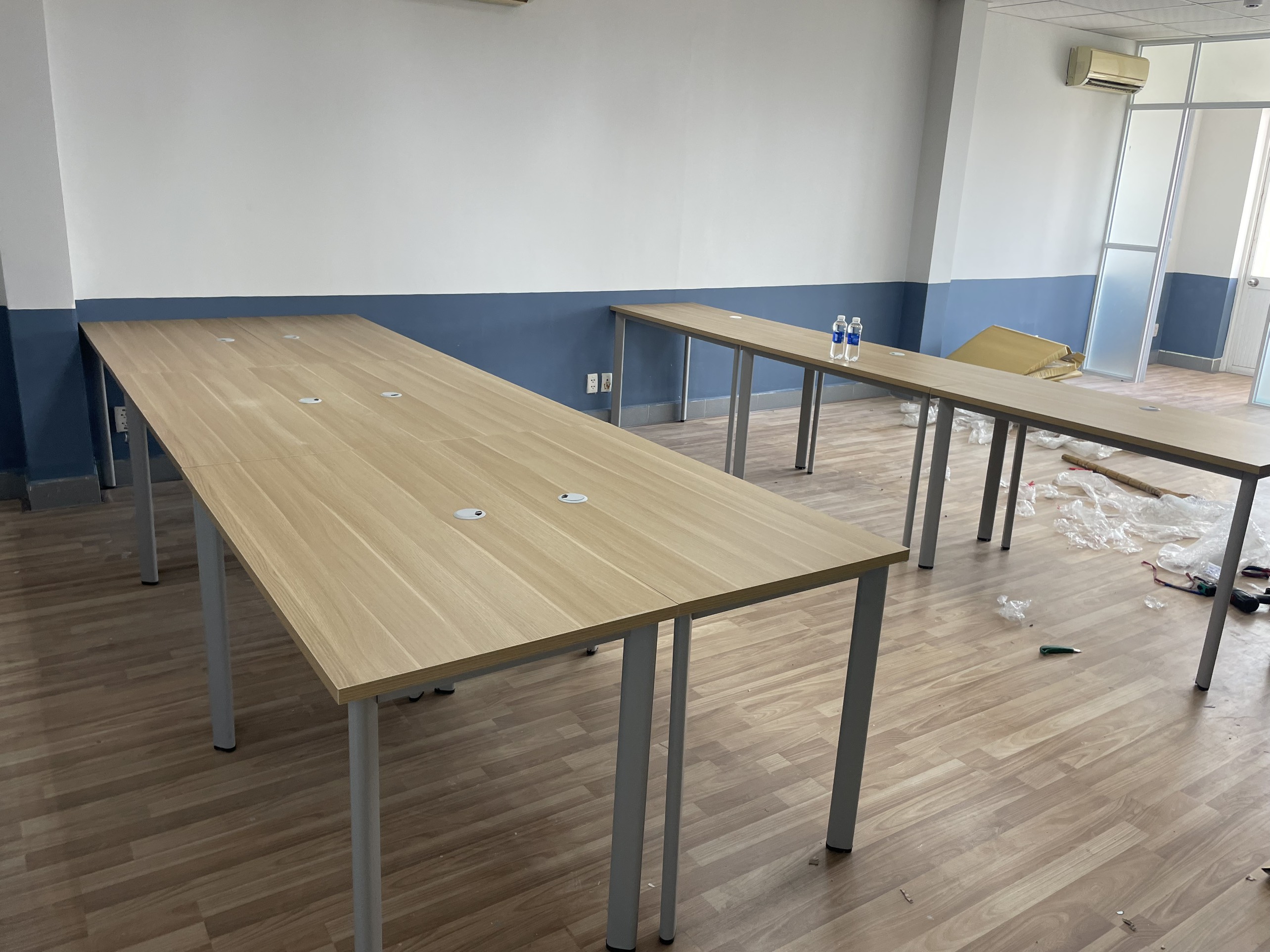 Bàn làm việc chân sắt PT120C7